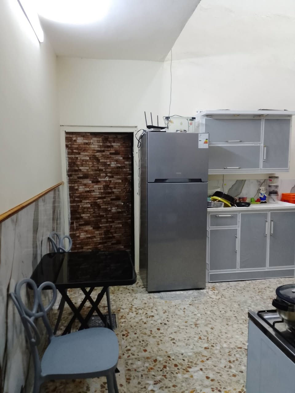 السلام عليكم بيت للبيع الشعب حي البساتين على الشارع العام على التبليط البيت نضيف طابق ونص للاستفسار ***********
