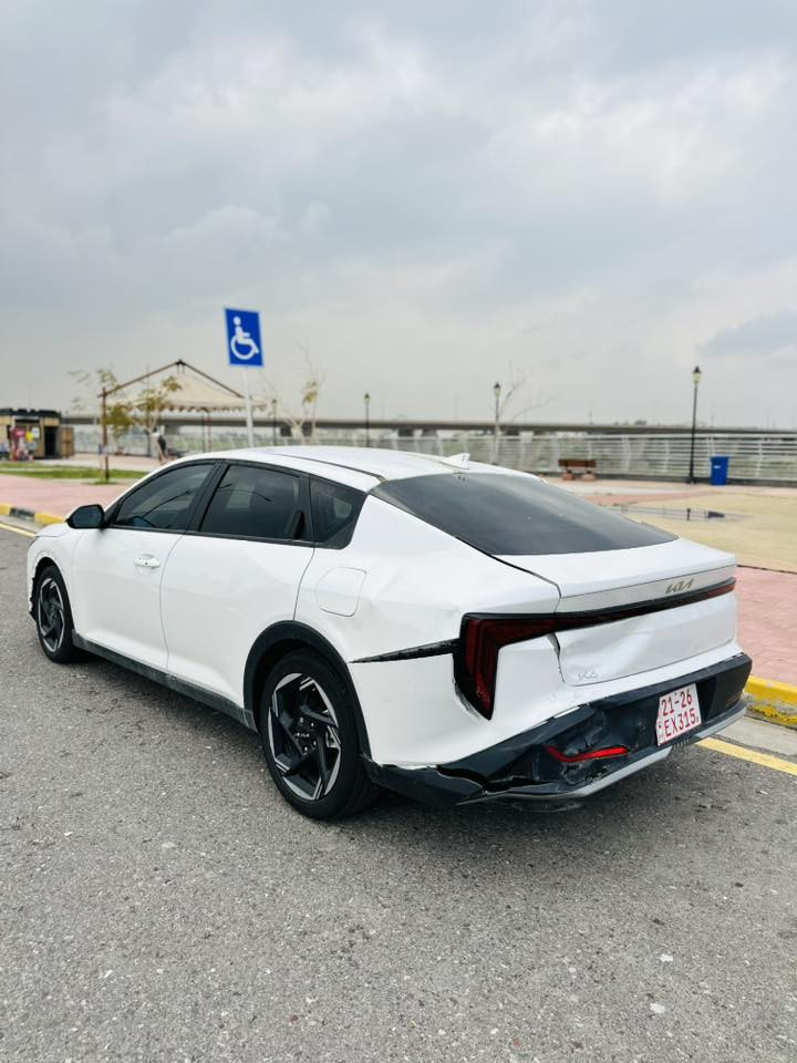 دخول جديد 

💥 السيارة غرفتها من الداخل لون اخضر
⚙️ محرك 4 سلندر حجم 2.0 تنفس طبيعي دوش
🛞 دفع أمامي FWD
✔️ جنوط رياضية 18 إنچ
✔️ مصابيح LED أمامية وخلفية

🛋️ مواصفات داخلية:
✔️ شاشة عدادات رقمية وترفيه تحتوي على تحكم
      كامل في السيارة وبقياس 12.3 إنچ
✔️ دعم Apple CarPlay & Android Auto
✔️ شحن لاسلكي للهاتف
✔️ تشغيل ذكي بدون مفتاح
✔️ تبريد منفصل خلفي

🛡️ أنظمة الأمان والمساعدة:
✔️ نظام التنبيه من التصادم الأمامي
✔️ نظام التنبيه من التصادم الخلفي
✔️ المحافظة على المسار
✔️ مراقبة النقطة العمياء
✔️ مثبت سرعة ذكي
✔️ كاميرا خلفية وتبريد 

السيارة ماشية 8500 ميل قريب الزيرو بجم كبس
حادث خلفي يرجع بارد وضرر طفيف في الجاملغ الامامي   
📢📢 (( ابيع على وظعها بدون تصليح )) 
بدون ايرباك وبدون شاصي 
بدون رقم تترقم شمالي والسيارة حاليا في الموصل
السعر 155 قفل ونهائي
 للاستفسار ***********
