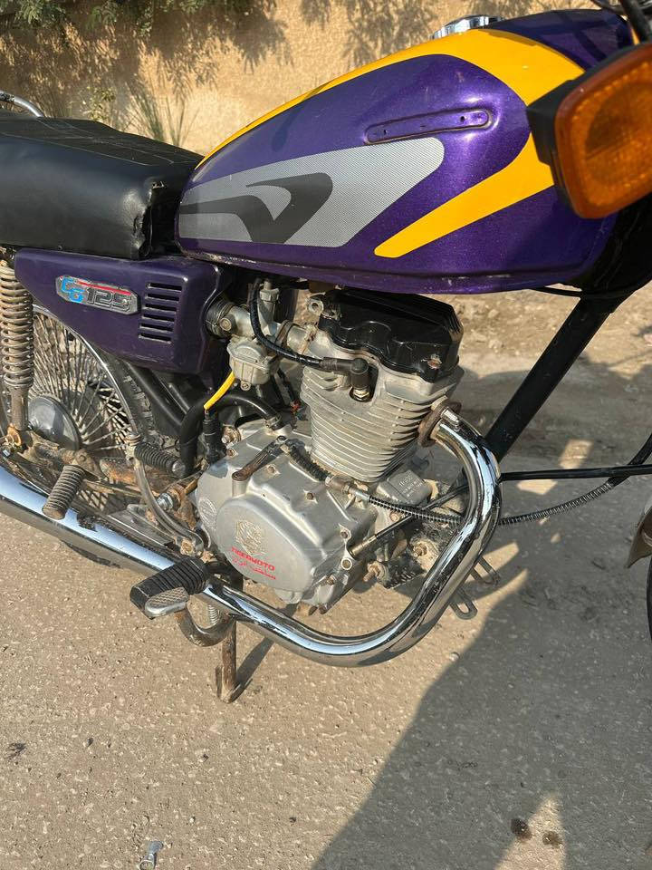 للبيع تايكر اوراق اصولي  النظافه شوفت عينك السعر ٣٥٠ وبيها مجال ***********
