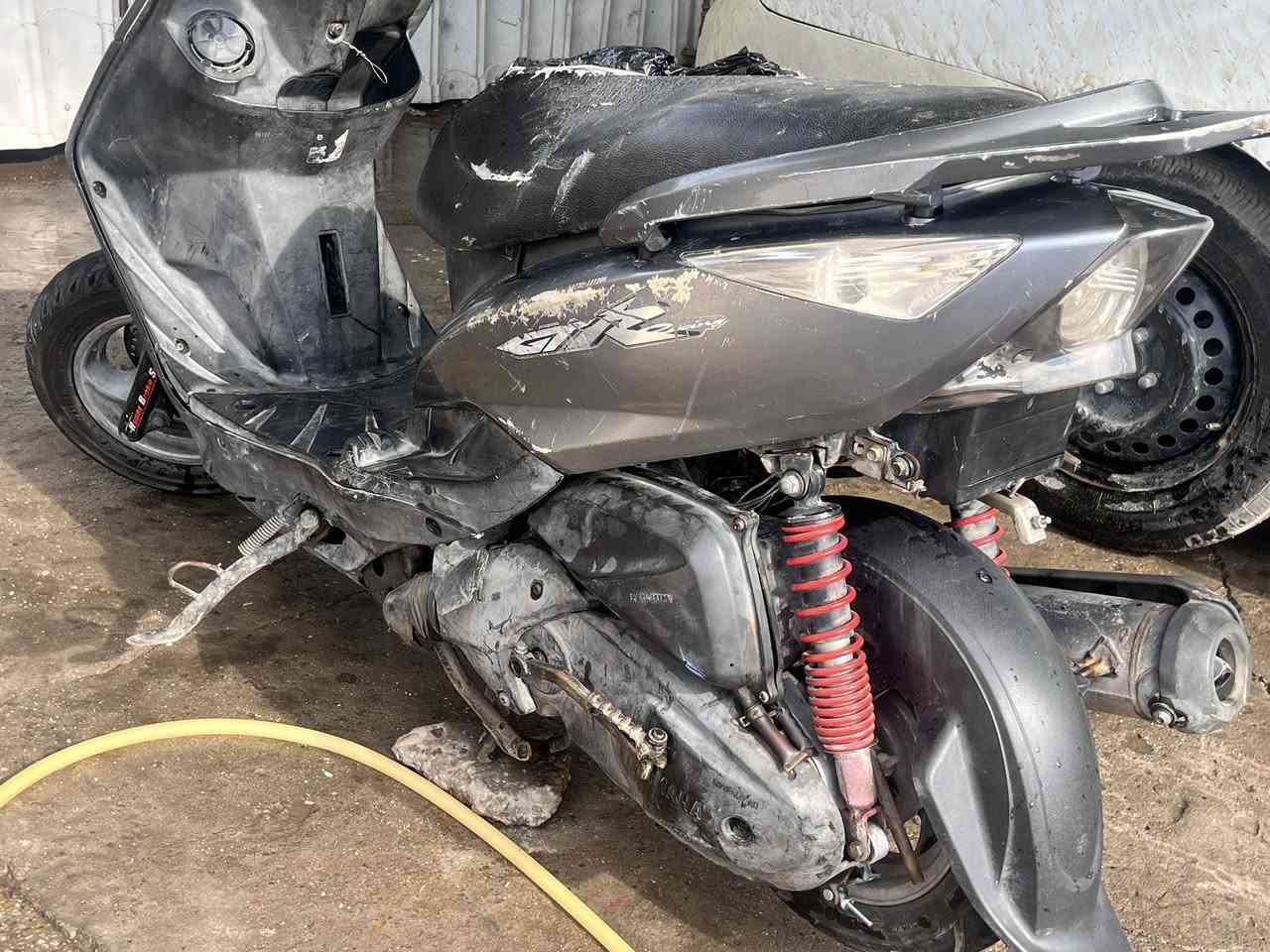 السلام عليكم ورحمة الله 
دراجه ثعلب  GTR كفراتة بلادية 
مكينته ناعمة كلش شلعه ومعدل زينات
دراجة ابيعة كوم حديد كوم حديد بيه نقوصات بسيطه مثل تحرك كلوبات وكابريتر وصخه تذبله ٥٠ الف ترجع جديده تكمل كل نقوصاته كوم حديد ابيعة    السعر (275) قفل قفل ربع مينزل 
مكاني بياع 
***********
