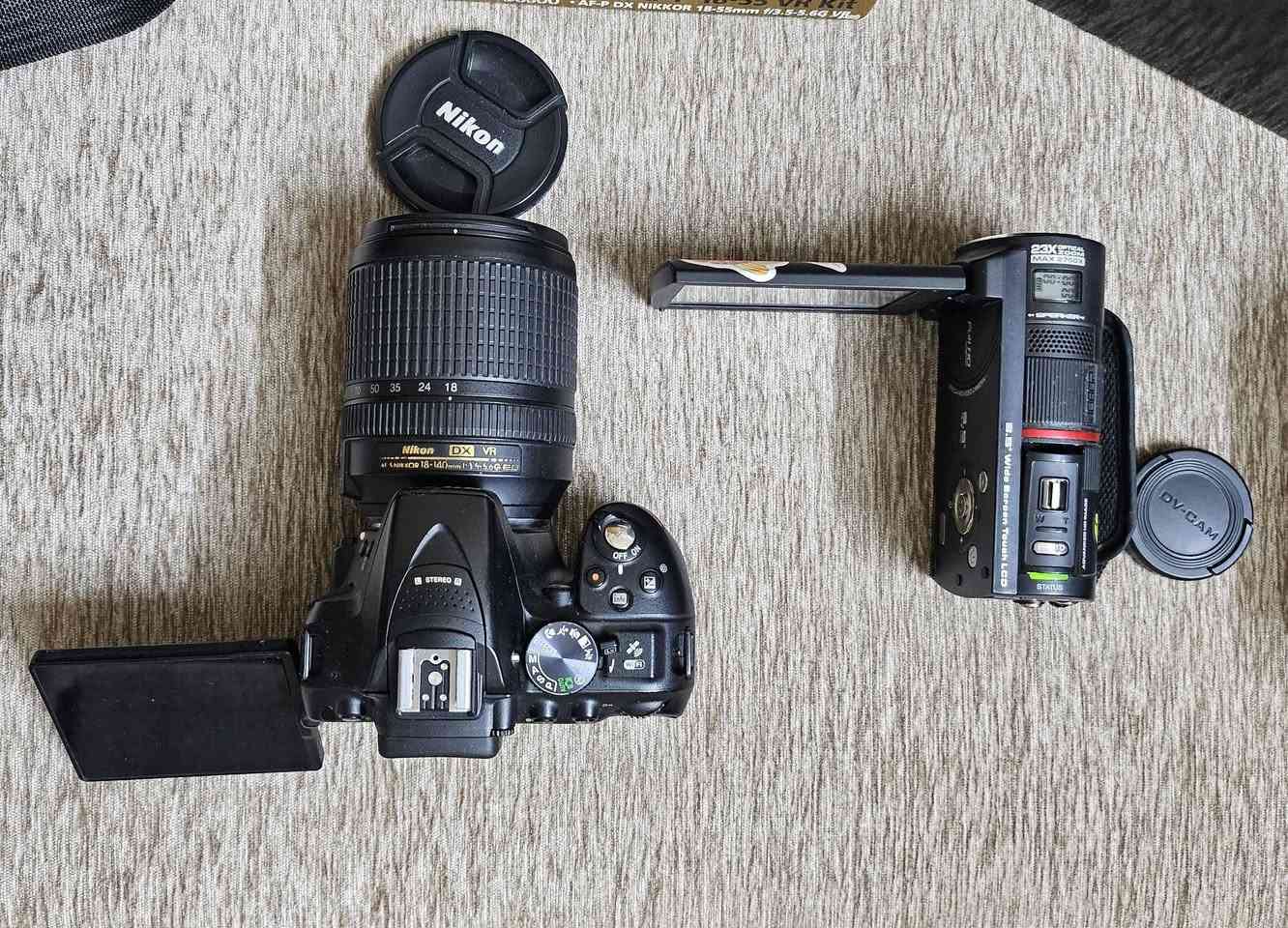 كاميرا Nikon D5300 للبيع – نظيفة جداً  تكدرون تبحثون على مواصفاتها  وتشوفون جمالها
كاميرا احترافية بدقة 24.2 ميغابكسل
تصوير فيديو Full HD 60fps
شاشة متحركة 3.2 بوصة
واي فاي + GPS مدمج
ممتازة للتصوير الفوتوغرافي وصناعة المحتوى 
الحالة: ممتازة جداً / استخدام شخصي ونظيفة جدا مثل ما تشوفون 
لا يوجد أعطال
مع البطارية الأصلية  + الشاحن الأصلي  +  ذاكرة +جنطة +حزام كتف +كفر حماية جيلاتيني  
السعر: (٤٠٠) وبيها مجال 
الموقع: (بغداد )
للتواصل خاص
سبب البيع تطوير المعدات. نماذج من تصويرها بالتعليقات

كاميرا Haier DV-E90 للبيع – حالة ممتازة
كاميرا فيديو بدقة Full HD 1080p
زووم بصري 23x
شاشة لمس 3.5 بوصة
تدعم كرت ذاكرة SD
مناسبة لتصوير المناسبات والسفر
الحالة:  جديدة فتحتها من الكارتون قبل اسبوع  
مع البطارية + الشاحن + ( كارتونها موجود  )
السعر: (٩٠) وبيها مجال  لليشتري تكدر تقدمها هدية لاولادك اصدقائك لان كاميرا تصويرها حلو ودقتها حلوة .اخذتها ١٥٠ من تطبيق الريان 
الموقع: (بغداد )
للتواصل خاص


**إذا كنت صاحب هذا الإعلان وتريد حذفه لأي سبب، رجاءا أرسل رسالة إلى الدعم الفني**