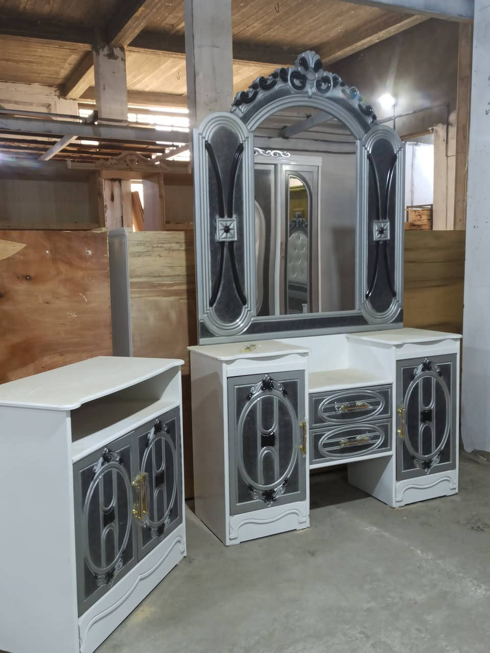 ♦️"سعر الغرفة #مليون و400 دينار عراقي فقط"
يوجد أكثر من موديل نفس السعر 

غرفة نجارة  عراقية 100% ✔️

ارتفاع الكنتور 2 و40 سم

عرض الكنتور 3 و20 سم مع زاويه 4 امتار 

الوجه 5 ملم 

والداخل 3 ملم معاكس ابيض

الكنتور نظام قفايص

النرمادة شريطية على طول الباب 

السرير ٦ ارجل بلاويد 

الضهر معاكس شد براغي

♦️يوجد خدمة شد ونقل لجميع المحافظات 

♦️للحجز والاستفسار مراسلة الصفحة 
يوجد واتساب ***********
