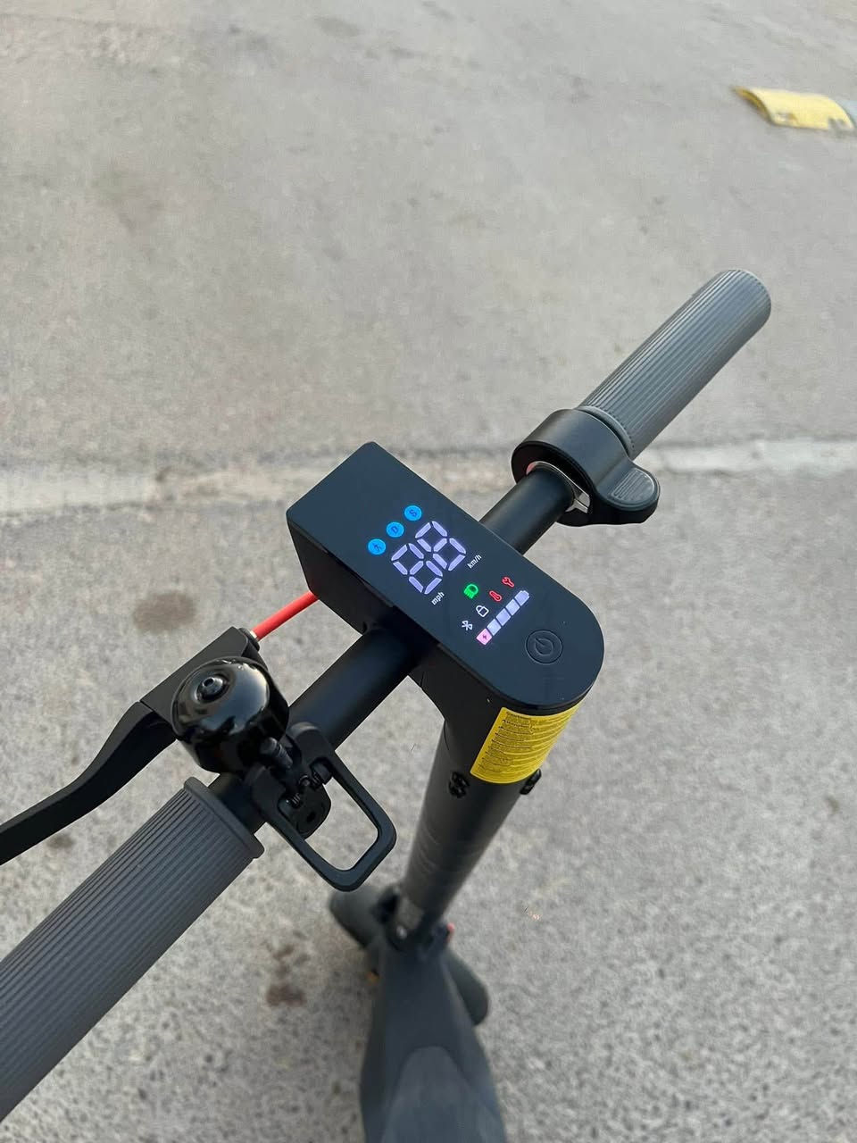 السلام عليكم 🌹
سكوتر كهربائي ⚡️ 

من شركة Xiaomi

موديل Xiaomi Electric Scooter 4 Lite

السرعة 35 كيلومتر بالساعة

استخدام اقل الأسبوع 

نظافة 95‎%‎

مع الشاحنة الخاصة به

يحمل وزن 120-130 كيلوغرام 

للأستفسار : 

***********

***********
