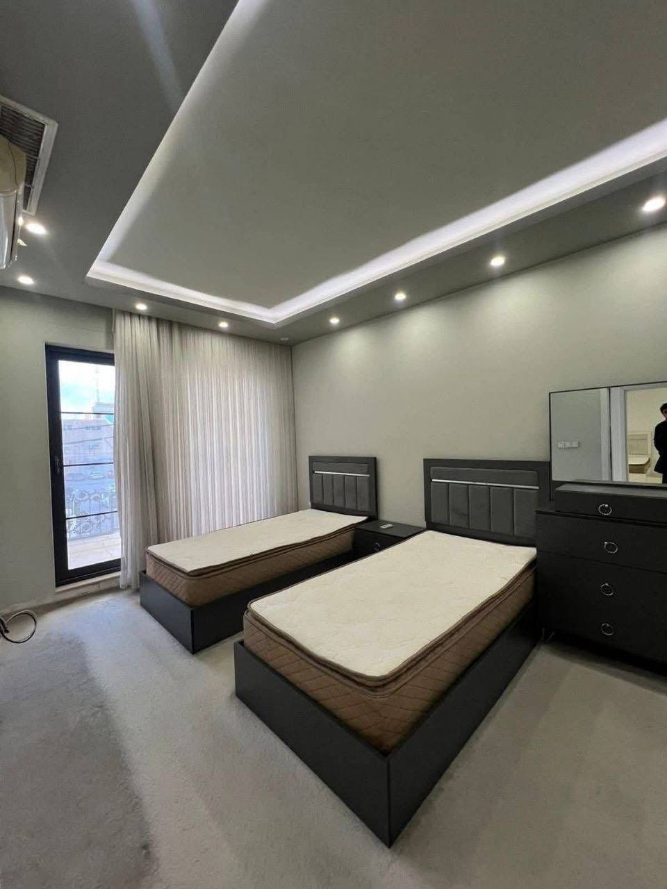 منزل للبيع في اربيل مفروش كامل في مجمع منارة
المساحة: 200 متر
يتكوّن من:
 • 4 غرف نوم
 • استقبال
 •صالة 
 •مطبخ 
 •مجموعة صحيات

☎️📞 للاستفسار والتفاصيل:
***********
————-⸻
🔹 إذا لم يكن هذا العقار مناسب لرغبتكم أو امكانيتكم ، زوروا قناتنا على التلكرام وتصفحوا مئات العروض الأخرى
https://t.me/erbilSh88 👈🏻 سعر هنا
