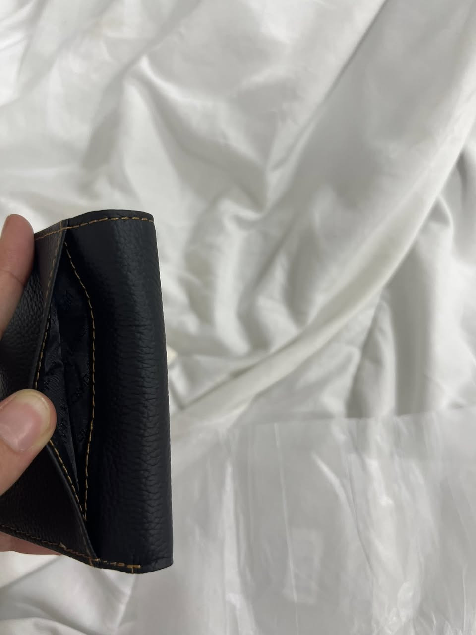 محفظة جلد ماركة كالفن كلاين الغنية عن التعريف  جلد طبيعي


**إذا كنت صاحب هذا الإعلان وتريد حذفه لأي سبب، رجاءا أرسل رسالة إلى الدعم الفني**