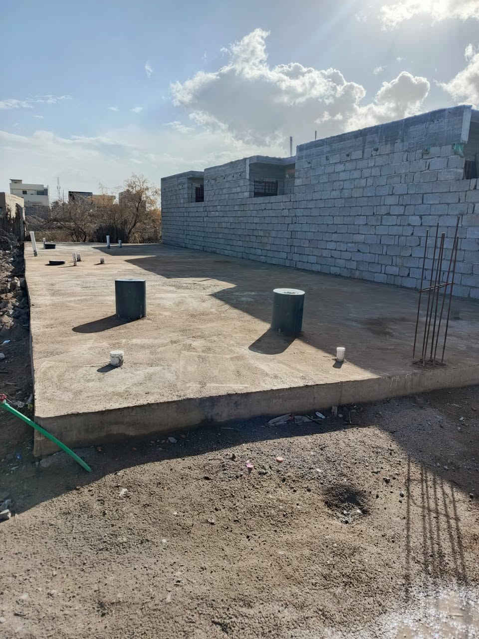 قطعة ارض المساحه ١٦٠م بيها رفت موقعهة كدام قاعة اوسكار قريبة ع الشارع العام***********
