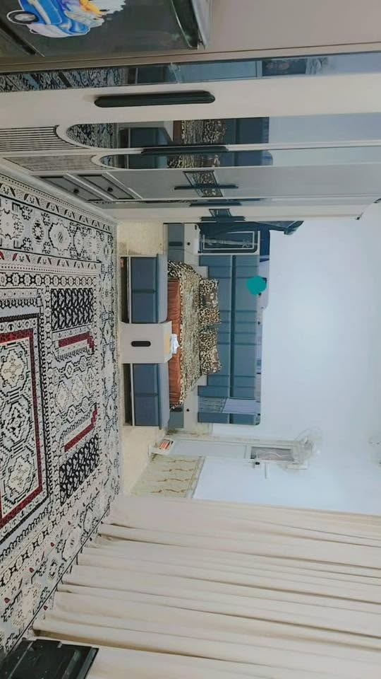 السلام عليكم..بيت للبيع مساحه 270  واجهه 12.5 طابقين كونكريت بناء قديم بس نظيف سقف عالي  والبيت عالي عن الشارع وترميم جديد  الطابق الأول غرفتين نوم وصالتين ومطبخ واستقبال وصحيات داخليه وصحيات خارجيه وكَراج سياره وحديقة والطابق الثاني ثلاث غرف نوم وصاله وصحيات ..موقع مميز على الشارع الرئيسي الذي يربط شارع جليل فضيل بشارع دبي خلف ملعب الشطره الاولمبي السعر يرجى الاتصال وتدللون
للاستفسار الاتصال بالرقم ***********
