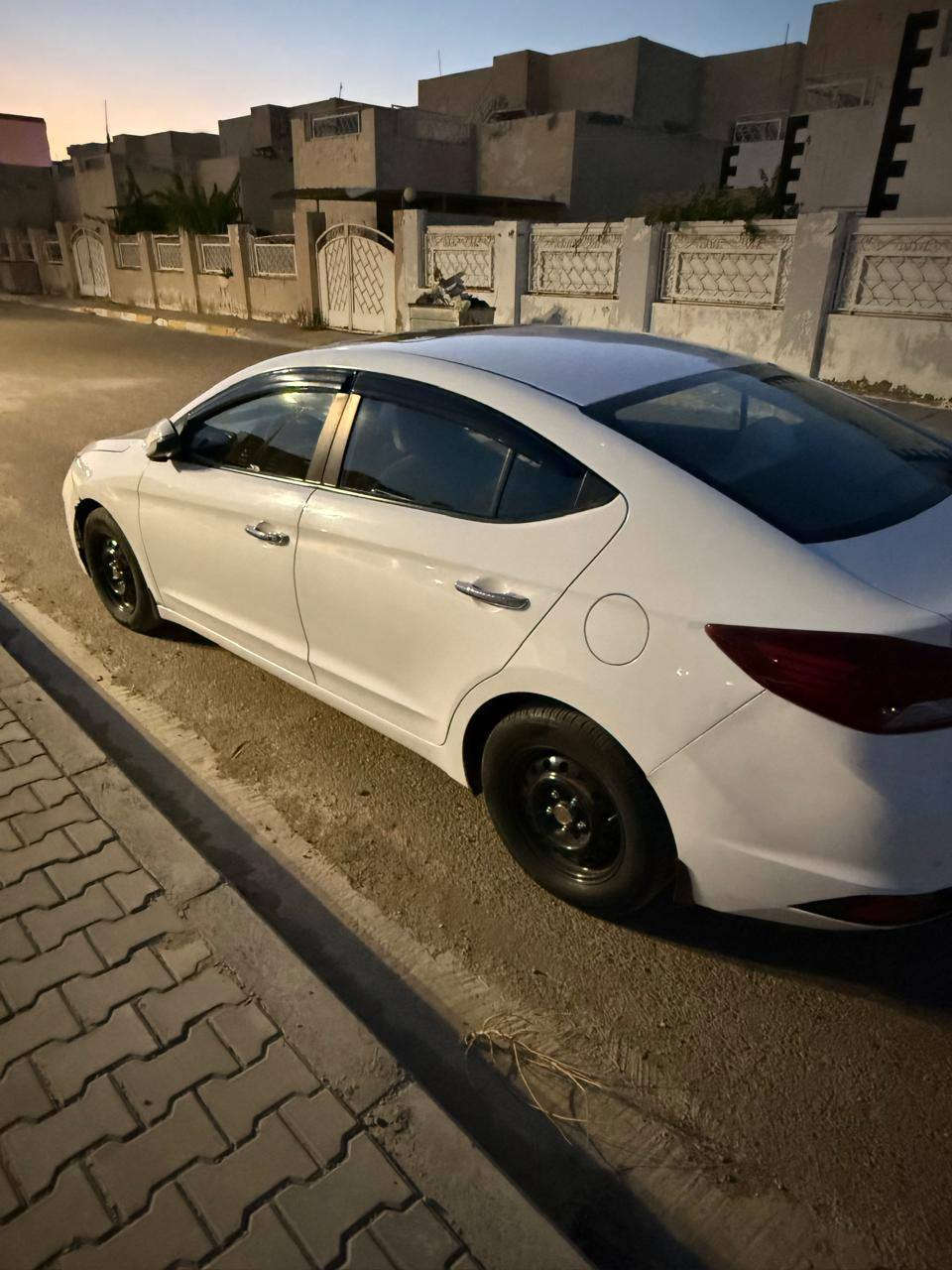 السلام عليكم النترة خليجي 2020 محرك 2000 كامل مواصفات بيها ضربات كما مبين في الصورة  ماشية 145 الف كم كانت مطلوبة مصرف وتم التسديد  السعر 145 وبيها مجال مكلف بل النشر وهذا رقم صاحب السيارة *********** المكان حي العدل
