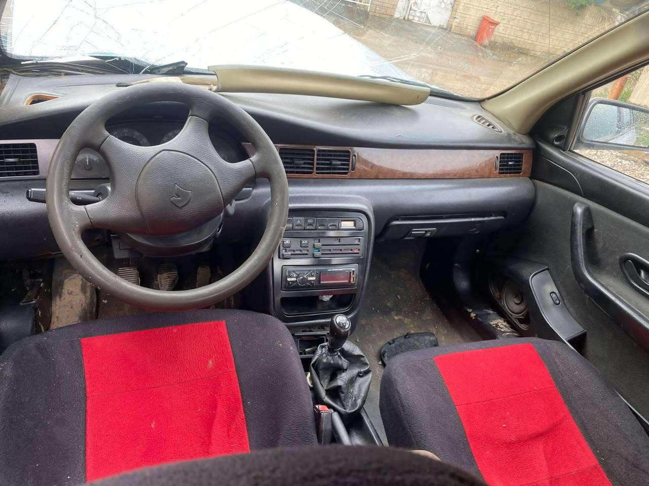 للبيع سياره على حادثها رقم بغداد انكليزي باسمي ومميز حلو رقمها كير ومكينه جدد تبريد منضومه كامله ثلج هي سياره جانت جاهزه قبل الحادث 
عنواني بغداد وسياره بديالى عفتها 
***********
