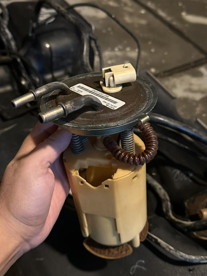 غراض بلايزر :
تانكي كامل مع صوندات ومع قاعدة فيت بم
تخم ديسكات امامي
جويتر GM اصلي
قوايش محرك عدد 4
سماعات بلادية شغاله بحالة جيدة
واتساب***********
