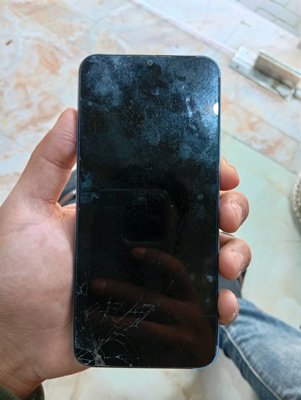 جهازين واحد يحتاج سوفت وير ناسي الرمز والجيميل والثاني يحتاج شاشة 