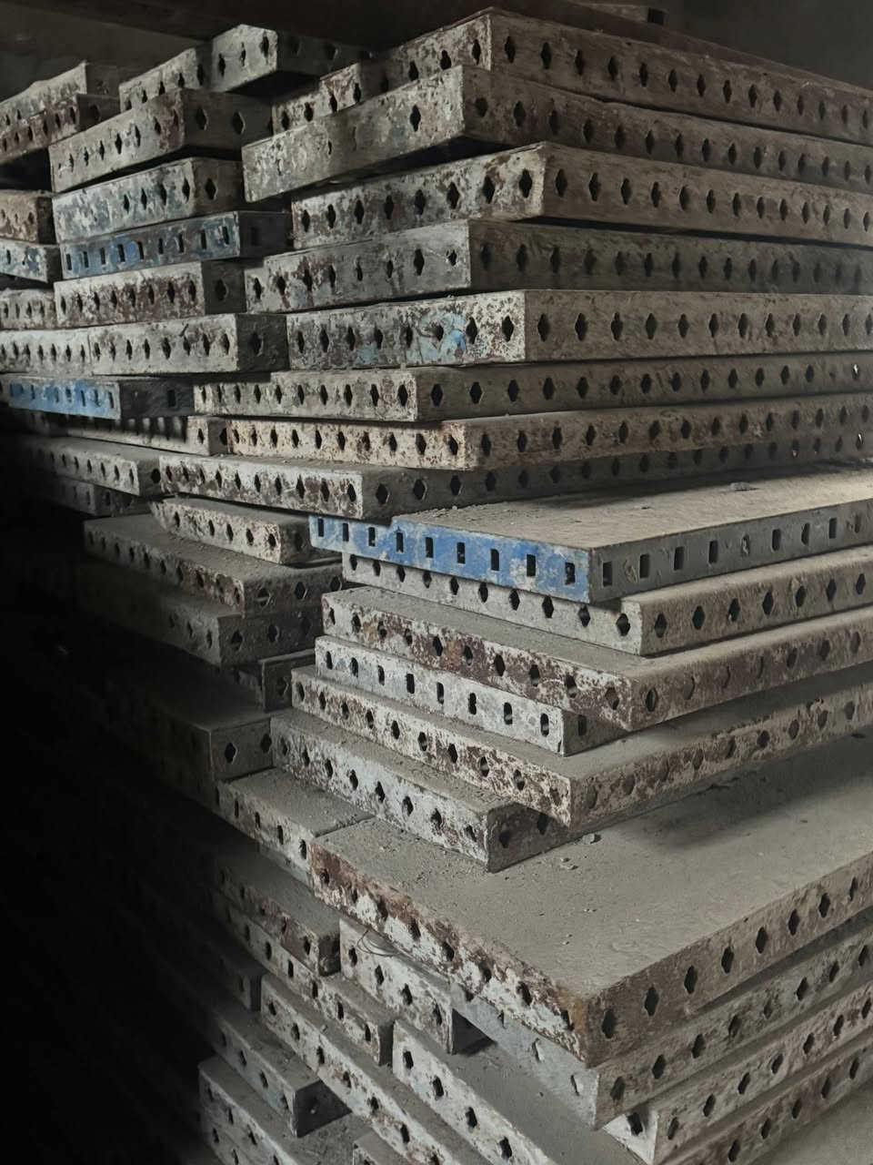 قالب حديد للصب الكونكريت مختلف القياسات للبيع في الحله .…..،***********
