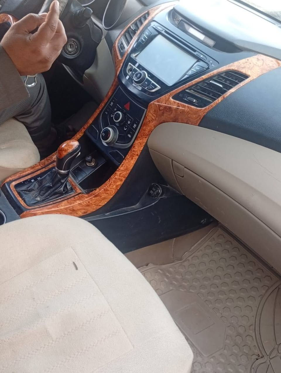 السلام عليكم النترا 2016 تبريد حداديه ماكينه وقير جاهزه   ***********خليجي رقم انجليزي سنويه 29 السعر 90 بيها مجال للشراي
