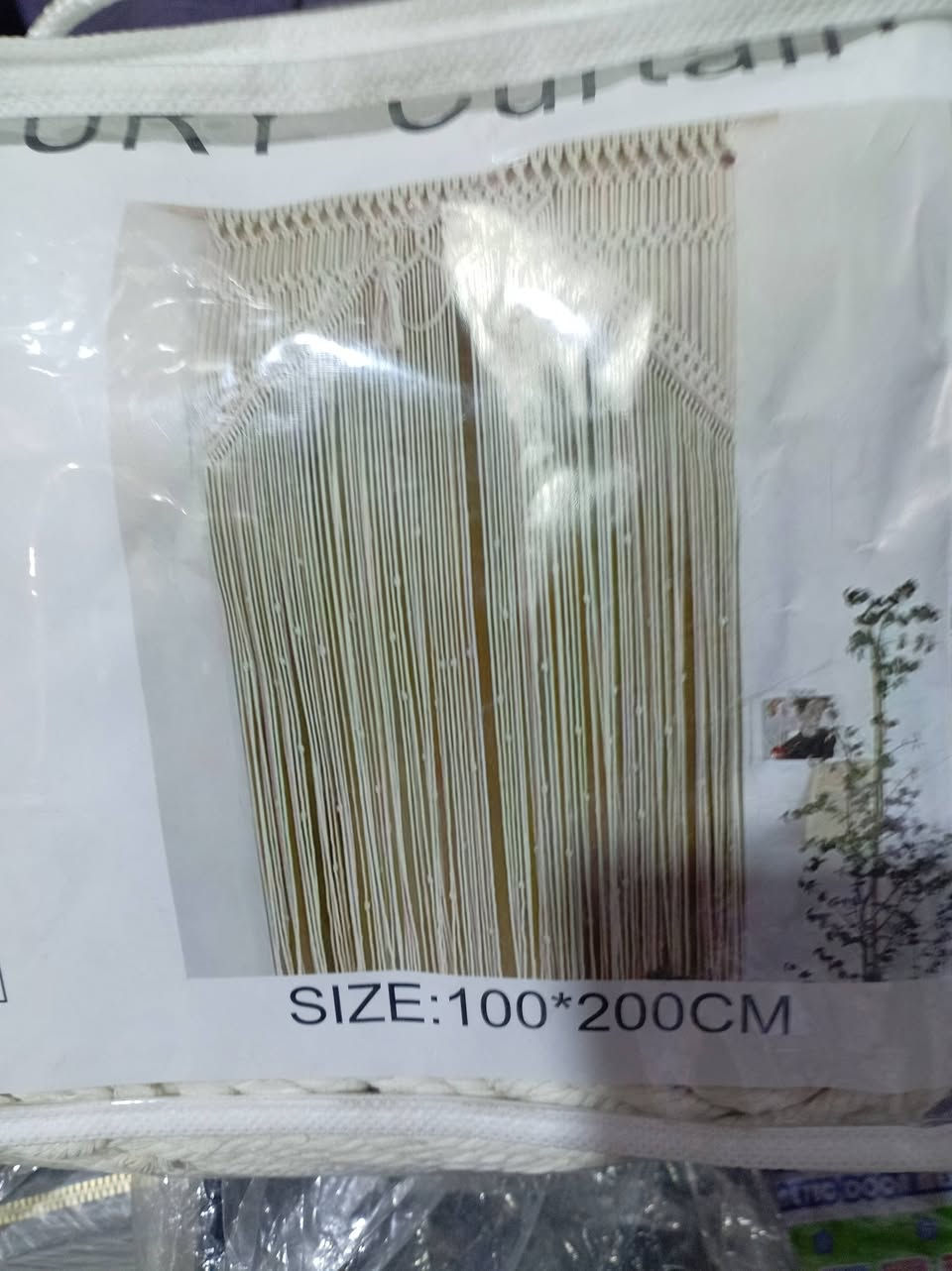 السلام عليكم. تتوفر لدينا برده بوهيمي. للعرض متر. والطول 2متر. السعر 22. توصيل مجانا ***********
