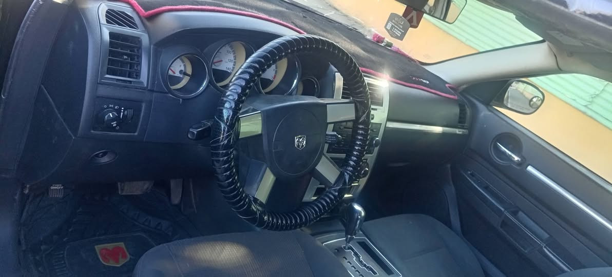 دوج جالجر2010
هيئه وغرامات مصفره 
هزه وسنويه جديده 
رقم نينوئ دولي بسمي
خط موصل بغداد
مكينه وكير واكسل 3500اصل وبشرط
كهربائيات كلها شغاله
ضررها نص دوسه فقط
طخمها وتواير وباتري جديد
واكو مراوس بخصوصي هم ترهم
عنوان موصل 
للاتصال ***********
السعر 100 وبيها مجال
