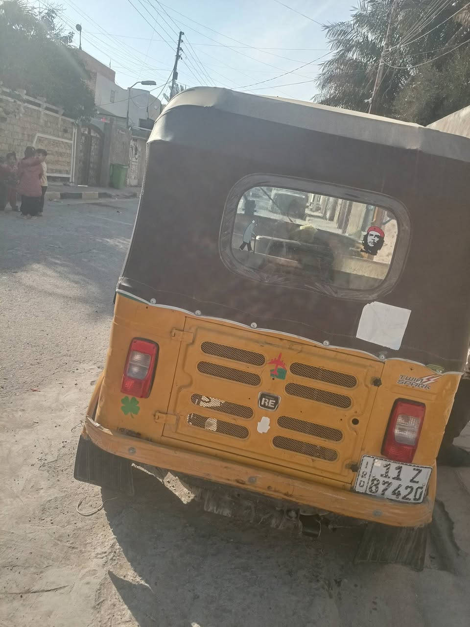 السلام وعليكم تكتك موديل 
18 شهر 12 يمكن 
بسمي بغداد الحسينيه بيها محرك 
جديد مكفول قمجيات كلج وكير شركه
تخم بنزات وبريك ولقم كله جديد 
ادامه كامله اليوم سويتها 
حته بوربرينات جاهزه مرقمه نكليزي 
بسمي داخله هزه بعد سنه ماتدخل هزه 
بيها خياسات معمره دوسه الاماميه معمره 
الدوسه لوره بلادي ضفيره جديده بيها شخوط 
وبيها صبغ مكانات تجي وتكلب وتشوف 
السعر. 4700 الف رجائ الموشراي لا يراسل 
رقمي *********** ماعامل عل سعرها بل مخابره تجي وتكلب.  اكرر بغداد الحسينيه
