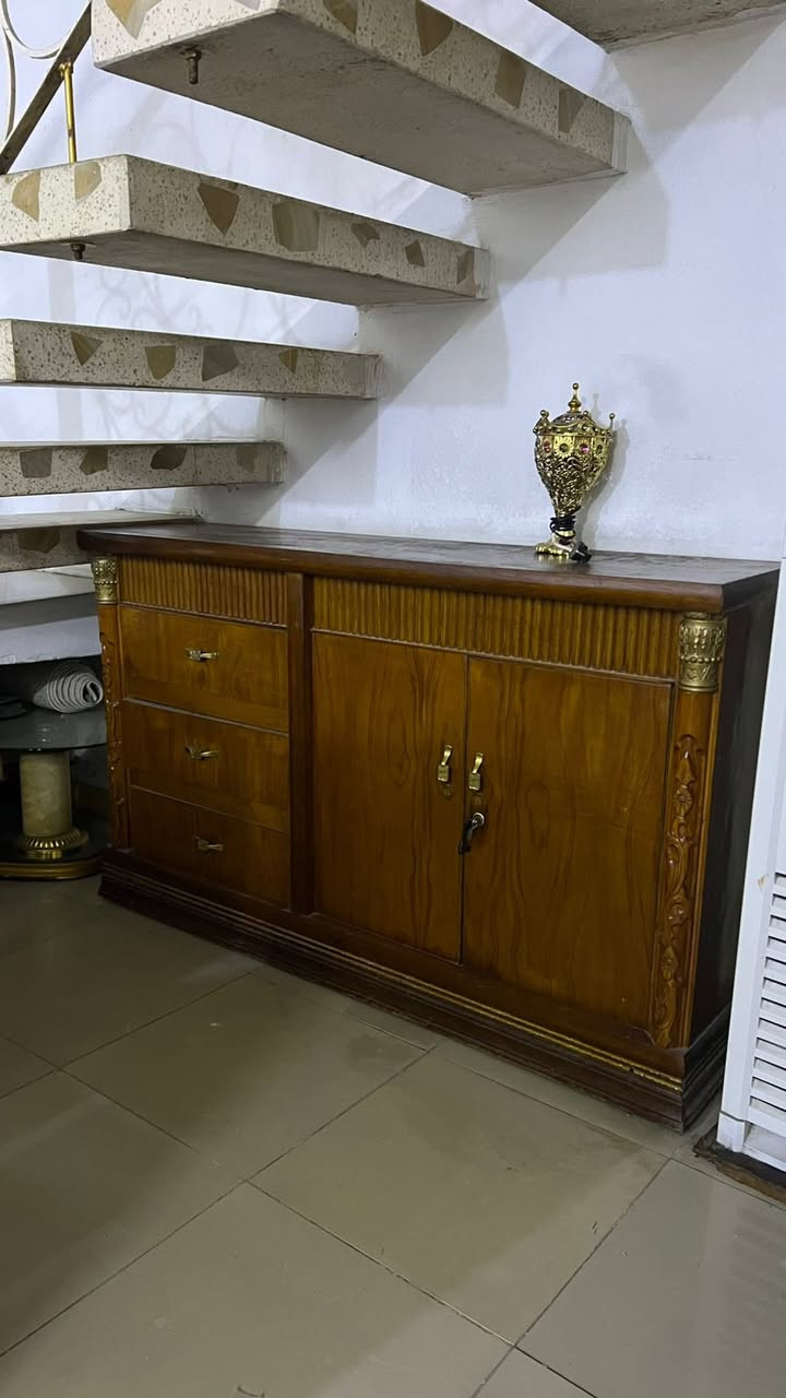 السلام عليكم
بوفيه الطول الواجهة 160
عرض 40
ارتفاع 95
السعر125الف خشب تسكام وجديده


**إذا كنت صاحب هذا الإعلان وتريد حذفه لأي سبب، رجاءا أرسل رسالة إلى الدعم الفني**