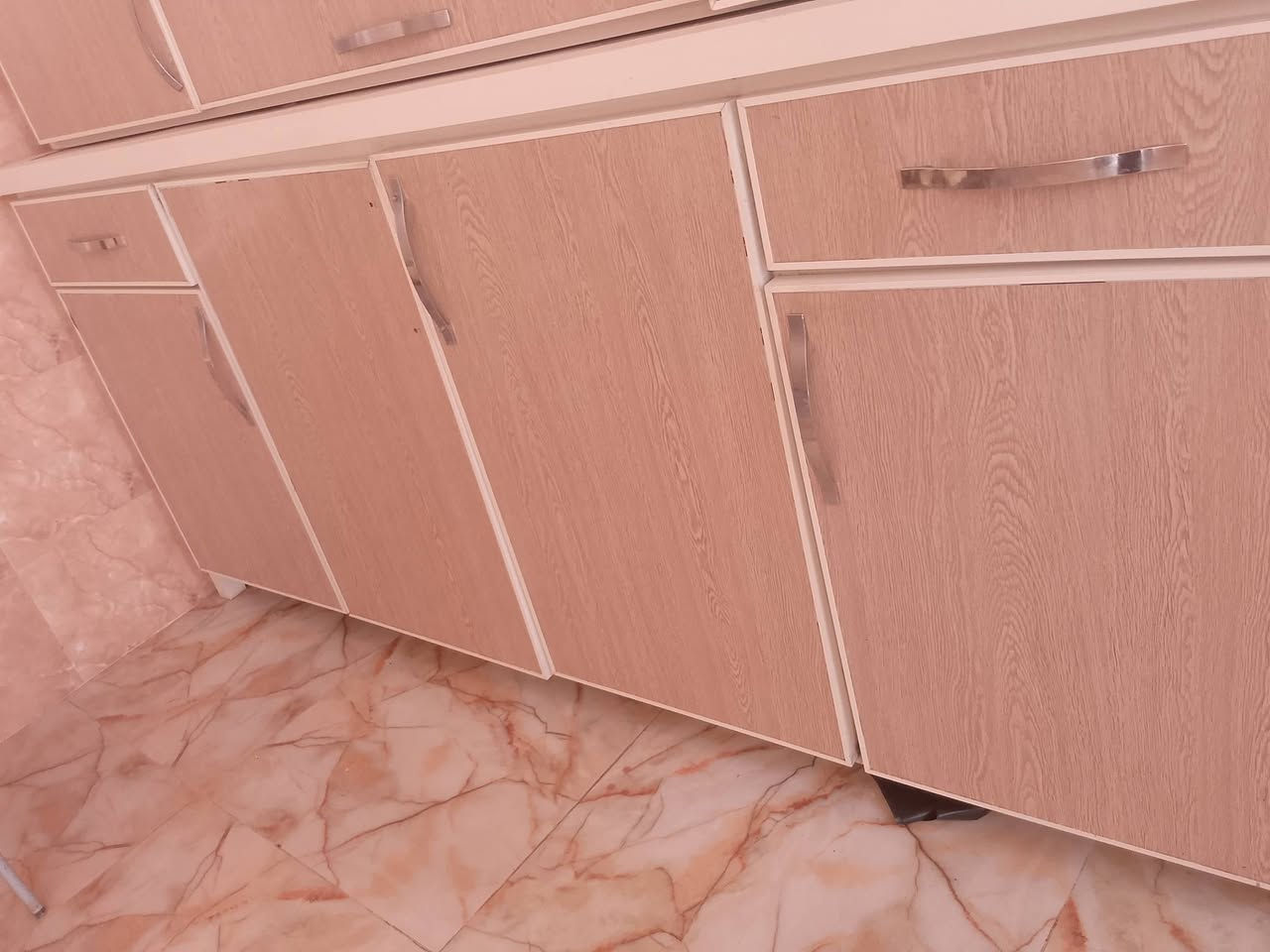 غراض بيت للبيع كلمن وسعره
كنتور تزكام خشب بـ300
عجانه جديده  مامستخدمه بـ100
وميز طعام 20
جربايه ام نفر تزكام خشب بـ 50 الوحده 
كاونتر بـ 200 وبي مجال


**إذا كنت صاحب هذا الإعلان وتريد حذفه لأي سبب، رجاءا أرسل رسالة إلى الدعم الفني**