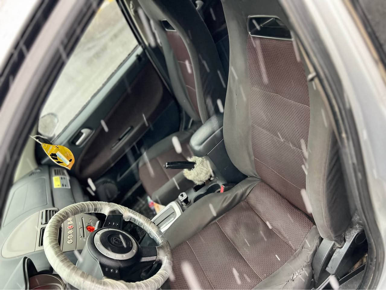 proton 2011
پرؤتؤن ٢٠١١
علوجة سةيارةكة و ساغ ساغ
كير تؤماتيك
تةبريد سارد و گةرم لة جئ خؤى ئيشى پئيكة
هةموو گيانى بةشةرت
تةقةو رةقة بةشةرت
تازة رؤنى گيرو مةكينةى گؤراوة
سئ پارچةى بؤياغة بئ ناو گرتن
دةعامى بؤ دةعامى چةكوچى پئوةنية
كاربونةوةى نية
شوخوت و چالو  چؤلى نية  
سةيارةكة زؤر پاكو بئ كيشةية  
هى مالانة هى مةعرةز و شت نية
سةيارةكة ١٦٩ هةزار هةقيقى رؤى شتوة 
ساغة براو موس نية 
هةموو گيانى بةشةرت 
٣٥ كةلاو كةميك مةجالى برايانة 
*********** ڤايبةرى لةسةرة
*********** تيل و وةتس ئاپى لةسةرة 
مشتةرى نيت بيزارم مةكة لةگةل ريزم 
لة رانيةم رانية, السليمانية
