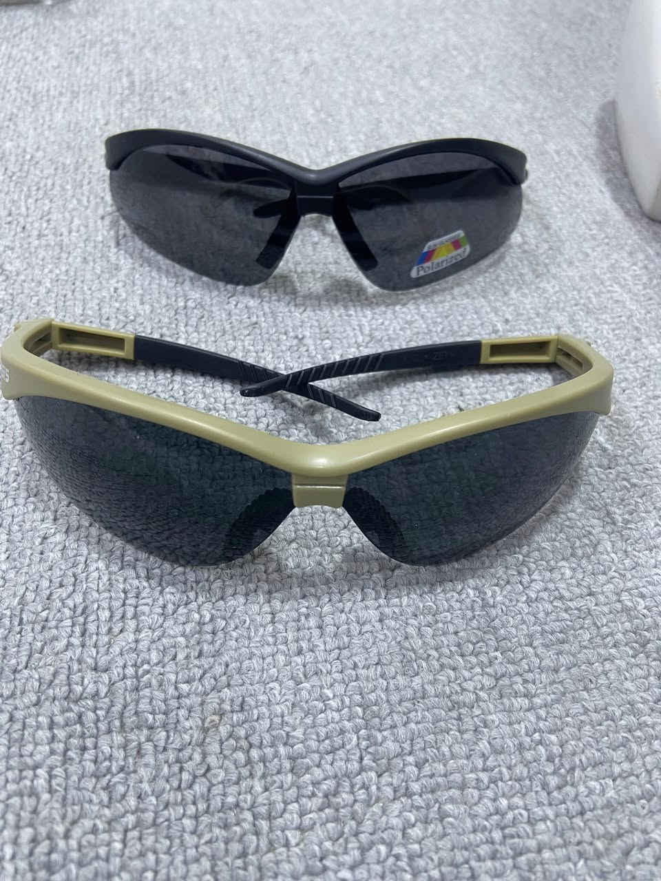 هذن المناظر متوفرات باللون الخاكي واللون الأسود. النظارات السودة ميزتها بولارايزد (Polarized)، والخاكي عاديات. المتوفر منهم كلش قليل، بس 4 قطع سودة و4 قطع خاكي.
 سعر القطعة: 5 آلاف
 سعر القطعتين: 8 آلاف
يوجد توصيل لكل المحافظات.
كلش أشكر الأدمن


**إذا كنت صاحب هذا الإعلان وتريد حذفه لأي سبب، رجاءا أرسل رسالة إلى الدعم الفني**