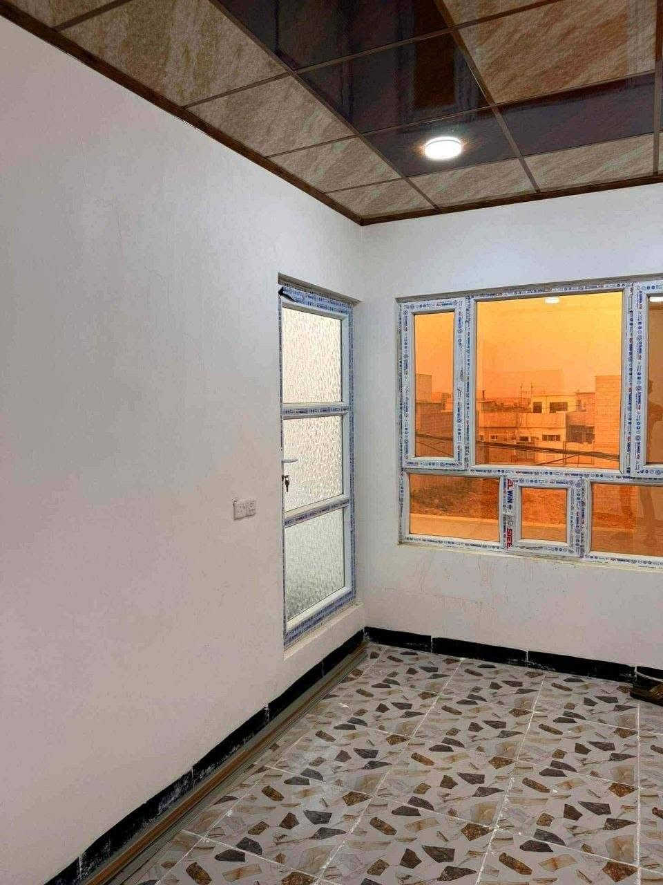 لسلام وعليكم
بيت للبيع  100 متر طابق ونص زيرو بعد مامسكون بيت جاهز  في حي الشيماء سند طابو  الزهور ⭐

يتكون :
الطابق الاول ..غرفه وهول واستقبال ومطبخ عدد 2 حار وبارد .ومشتملات
طابق الثاني .. غرفتين نوم + هول 

خدمات كامل (ماء،كهرب،تبليط)

البيت تسليم فوري 🤝

للاتصال ***********‼️
