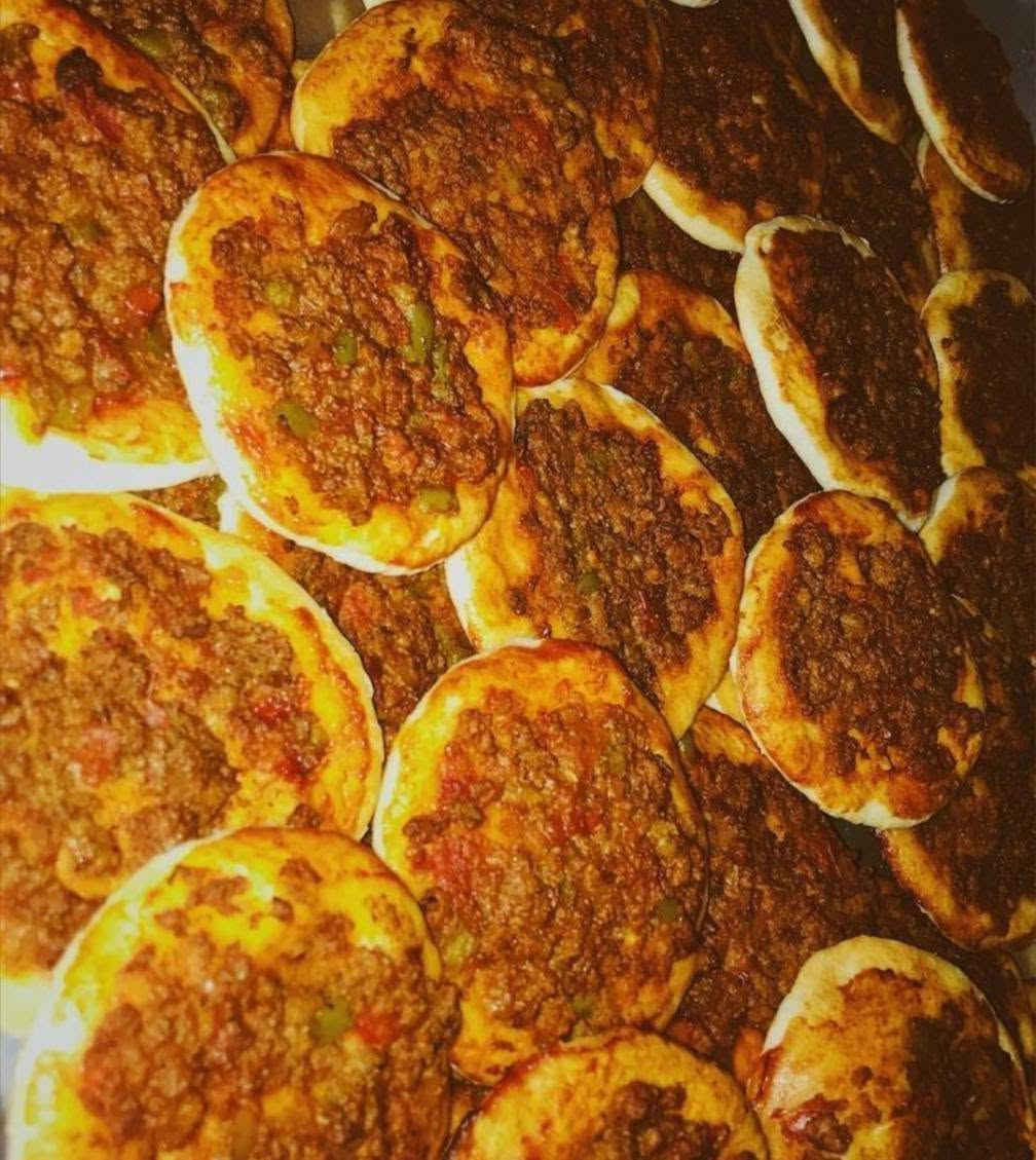 السلام عليكم
يوجد لحم بعجين 

يوجد مني بيتزا 

يوجد بيتزا 

اللاستفسار مراسله الصفحه او واتساب ***********
