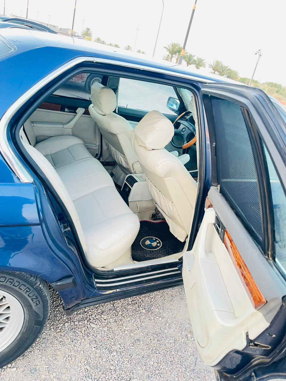 سلام عليكم 
للبيع بي ام دبليو موديل 1992 السيارة فول فول نقص برغي ما بيها مال جناي بي ام مالتي الخاصة الأصل 40 شادلها 44 مكينة السيارة رقم بغداد وهي بغداد السيارة كاملة كفاله عامة محرك كير كهربأيات شغل وطلع من البصرة الى دهوك 
سعر 77 بيها مجال لطيبين 
اتصل ما جاوب خاص 
 ***********
