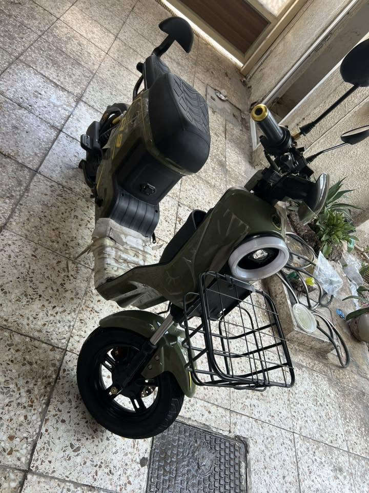 السلام عليكم دراجه شحن R9  لون زيتوني 🫒 نوع ولي الدراجه مديل 2026 بطاريات كبار 5
الداراجه كامله 
بصمه 
سويج 
كارتين 
تشغيل عن بعد 
نضام حمايه 
قفل ستيرن 
كهربائيات كلهه شغاله 
تايرات جدد 
ستاند جانبي وتعليك
بلوتوث عالي 
لد زنون ليلي نهاري 
بريكات دهن 
الدراجه مابيهه اي نقص  بعدها بل جيس مكاني بغداد حي العامل *********** واتساب فقط السعر 475
