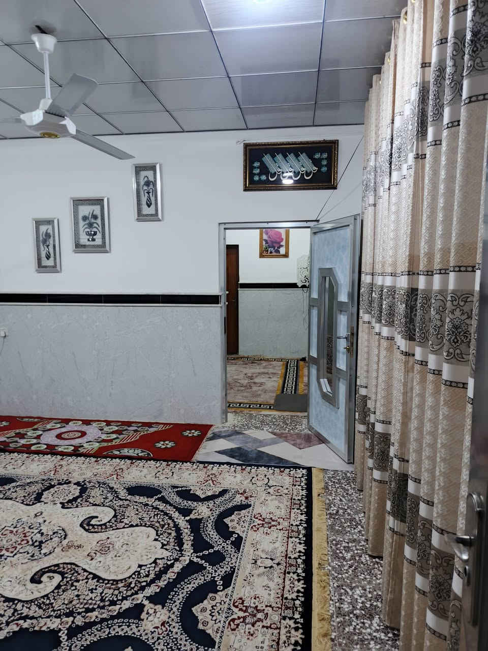 بيت للبيع موقع حي الشهداء الاول قرب حسينية حي الشهداء مساحته ٢٠٠متر
يتكون من طابقين الاول غرفتين
والطابق الثاني غرفتين وصاله وصحيات
لمعرفة السعر تواصل على هذا الرقم
***********
