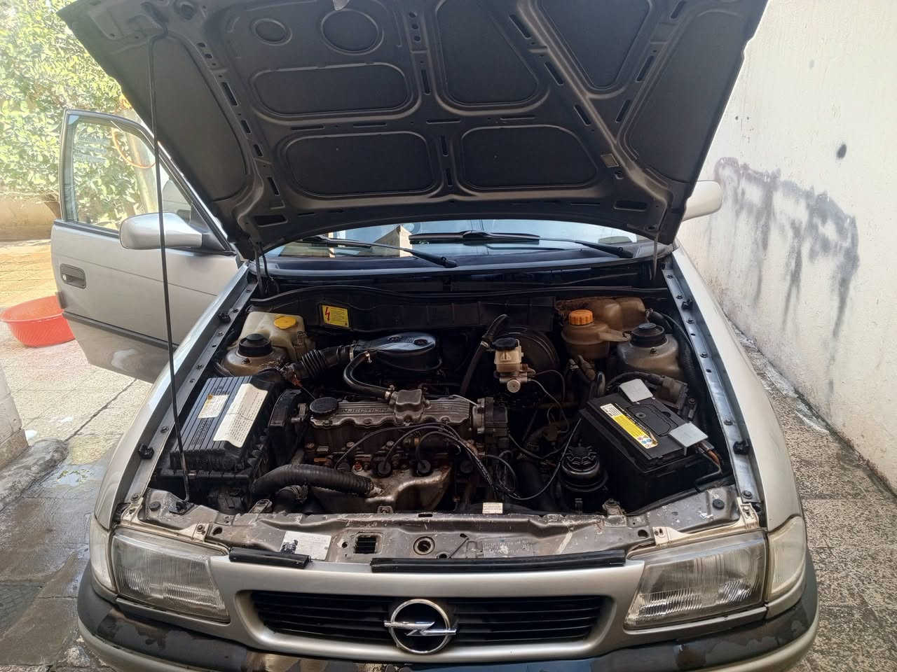 استرا بغداد نكليزي هزه سنويه جديده
اني شرعي شرط التحويل *********** سعر59وبيها مجال كير محرك سياره نضيفه داخل خارج
