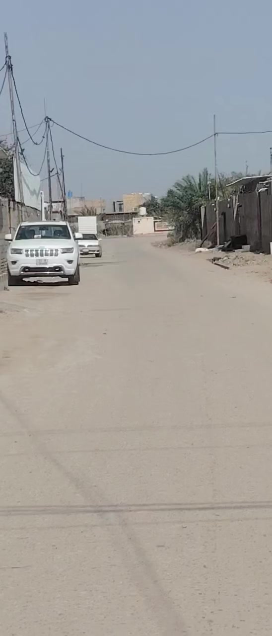 السلام عليكم.. قطعه مساحته 180 النزال 30م والواجه 6م مكان القطعه حي الجوادين الاول تبعد عن الشارع 100 م  جميع الخدمات موجوده ماء مجاري كهرباء التواصل واتساب او اتصالل ***********
