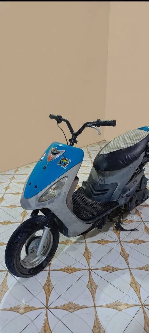 ماكس منغولي حربية مكينة حلوة بوشة ٥٥ كلجات رياضي بيها الكابريتر مو تمام
بس تشتغل وتمشي طبيعي سعرها ٢٥٠ 
مكاني أبو صخير 
***********
