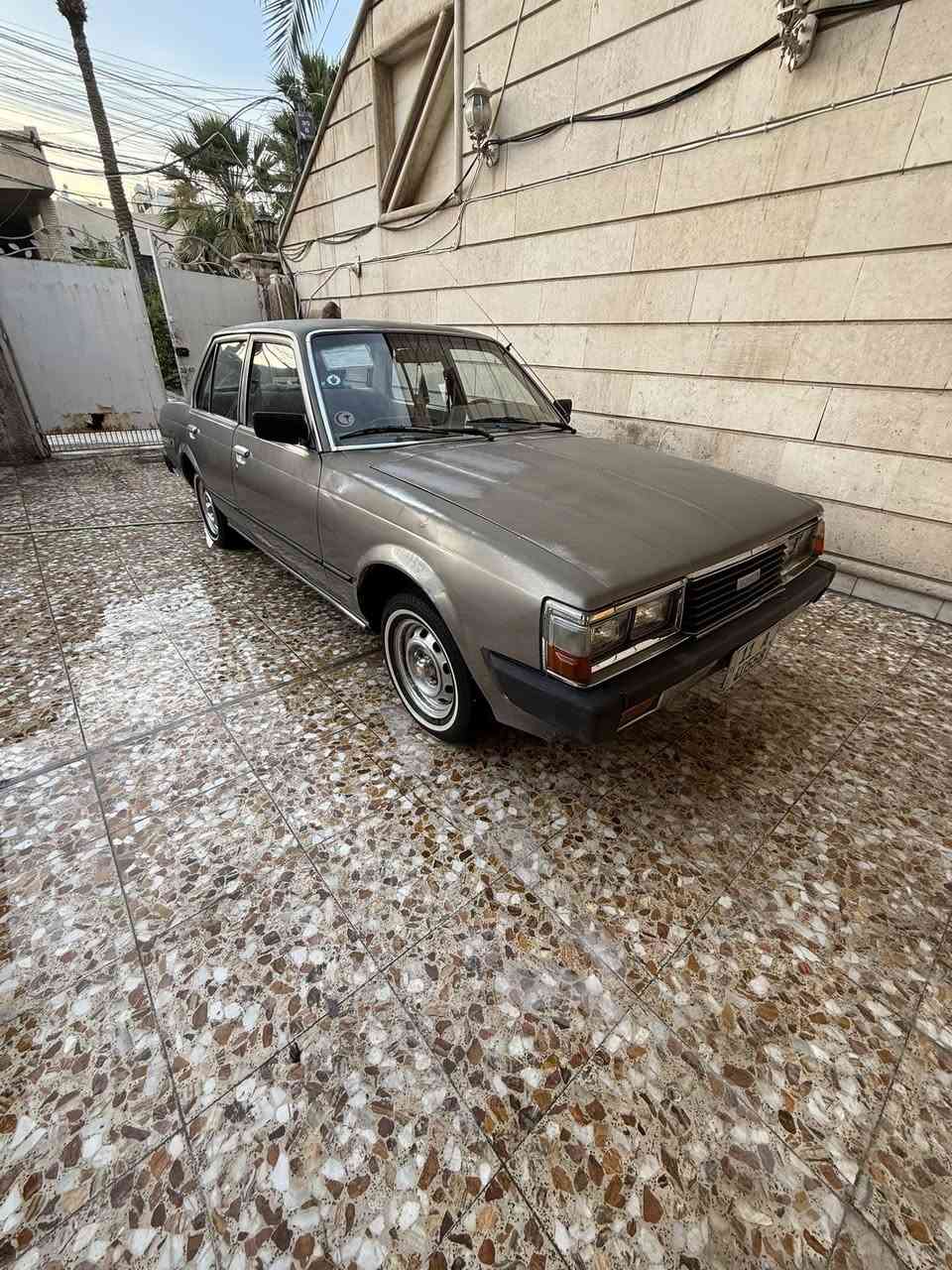 السلام عليكم ورحمة الله وبركاته 
كرونا 81 بلاد طخم تاير جديد صدر جديد تبريد ثلج مكينه كير اكسل جديد كهربائيات كولها شغاله 
رقم انكليزي هزه قبل شهر سويتها رقم بغداد بسمي 
مكان بغداد شارع فلسطين 40 وبيه مجال قليل 
***********
