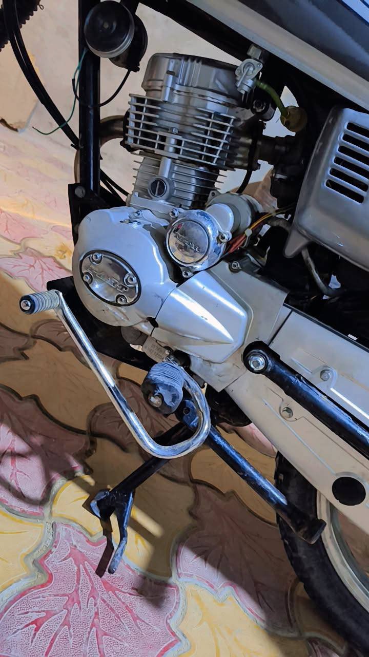 السلام عليكم دراجه بارت للبيع كامله اصولي كلشي شغال موديل 17 تعمير 26 نگره سلف 5نمر دراجه شلعه ومعدل كلش حلوه والنضافه شوفة عينك التفيده يتصل وبالخدمه(***********)
