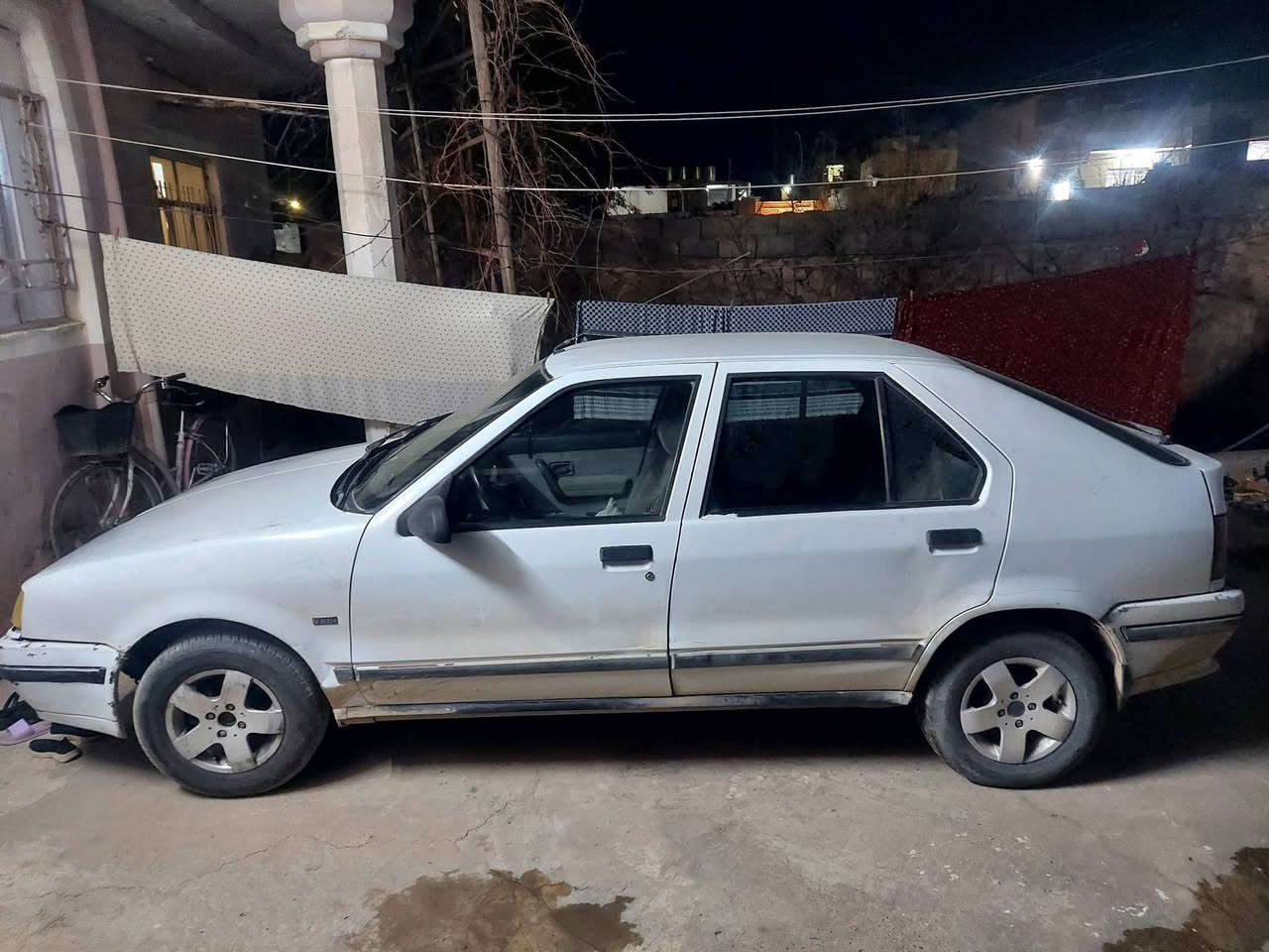 سلام عليكم رينو  للبيع رقم ألماني سنويه عضم إلى غايه سنه ٢٨ شهر ١١ كابون بنزين بيها العنوان ناحية المحلبية السعر 20 $ رقم موبيل ***********
