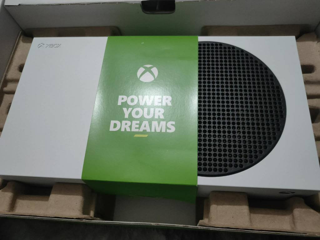 ئێکس بۆکس سیریەس ئێس 
حسابکە لۆکە نەکراوەیە 
داوای 295 و کەمێک معمالەی لێ ئەکەم
تکایە کێ مشتەرییە تێل بکا 
*********** السليمانية, العراق
