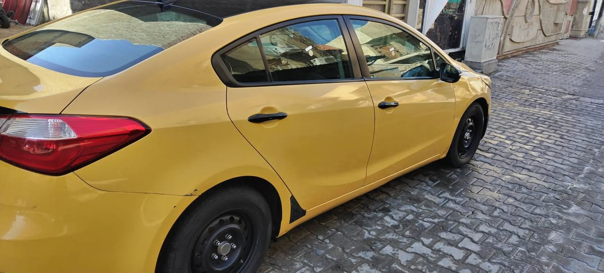 السلام عليكم كيا فورتي موديل ٢٠١٥ حادثه بنيد مبدل موجود بالصور مكينه حاويه جديده السياره اي نقص مابيه السعر ميه وثنعش 11200 وبيه مجال مكانه بغداد للاتصال ***********
