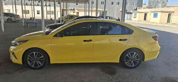 السلام عليكم كيا فورتي موديل ٢٢ مكينه ٢٠٠٠ دوش رقم بغداد تخم تاير جديد صور الضرر موجود بل منشور السعر ١٦٥ وبيها مجال رقم صاحب السياره *********** اي استفسار اتصل
