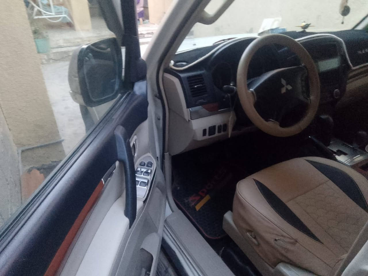 باجيرو ٢٠٠٨ للبيع تحويل مباشر سياره جاهزه
***********
