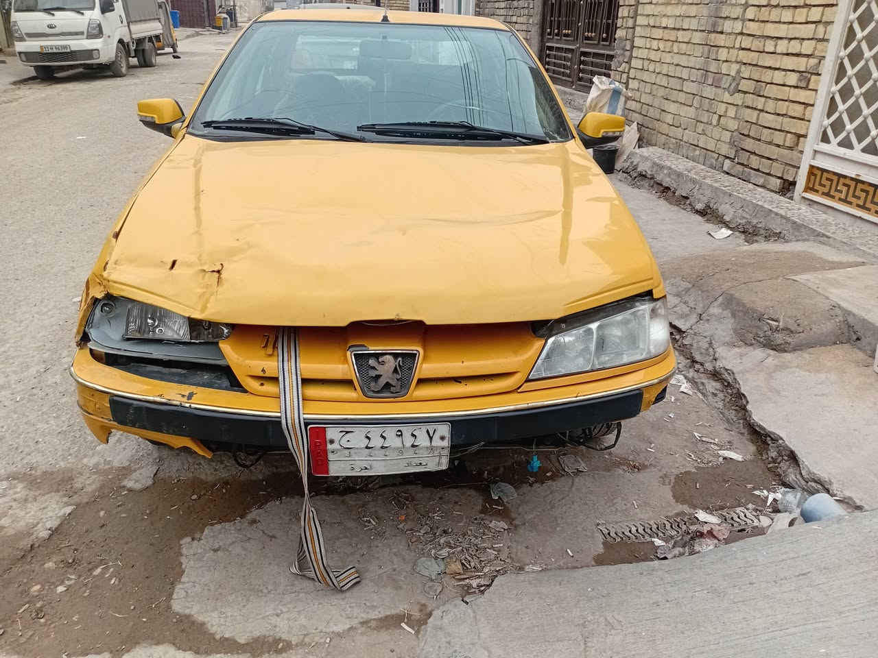 السلام عليكم من رخصت مدير الكروب بيجو بارص موديل ٢٠١٥ للبيع مكفوله من الصبغ والخياس ما عده هاي الطخه بل بنيد محرك وكير مكفول تبريد شغال حداديه وتخم تاير جديد راعي السياره بل سجن محكوم واهله موجودين السعر ٢٥ بغداد العبيدي *********** مصفره غرامات
