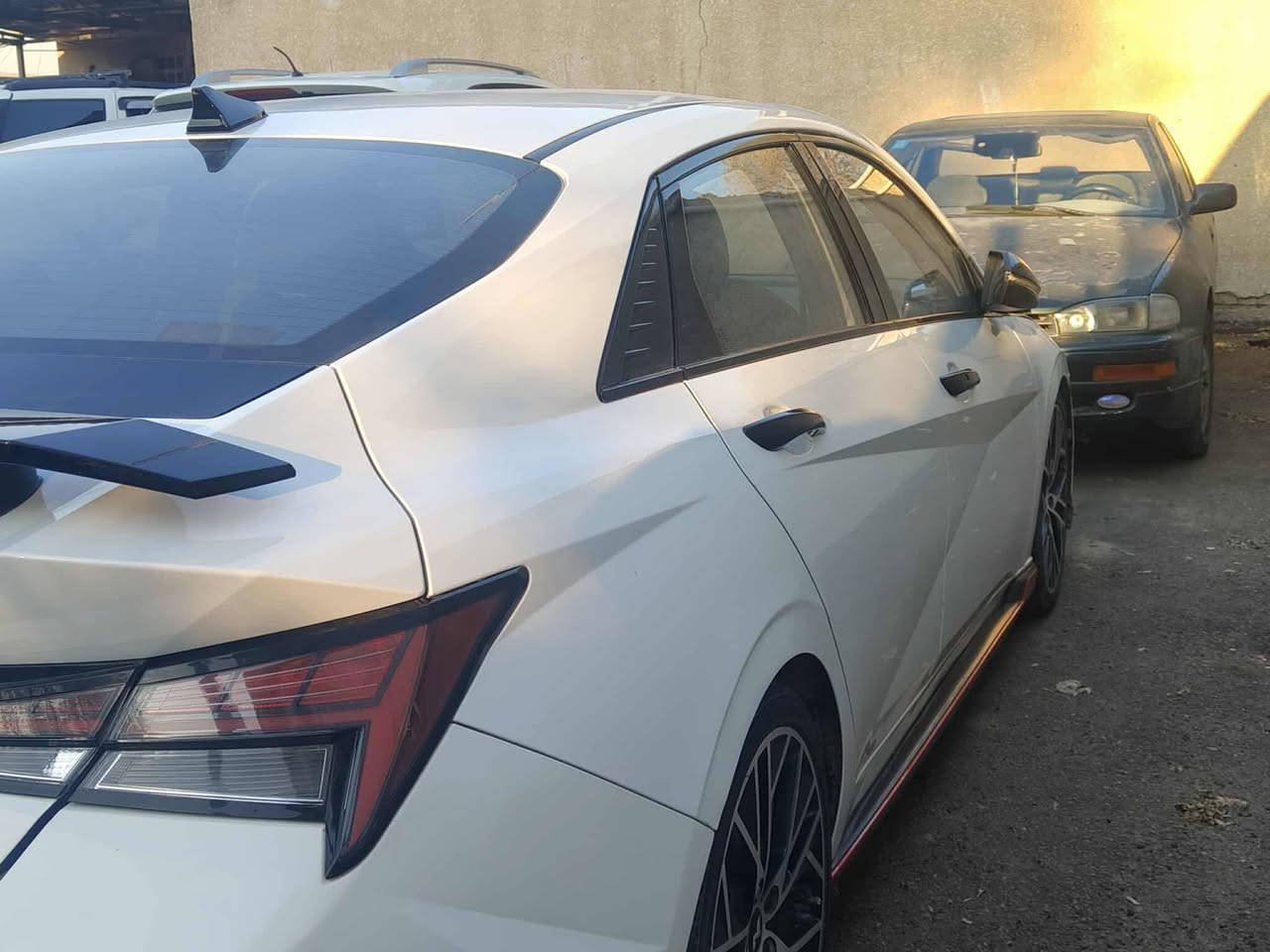 إلنترا N 23  وارد كوري
سعر  145 وبيها مجال 
رقم بغداد بسمي
مكان سياره  الديوانيه 
هزه جديده
رقم موبايل ***********
