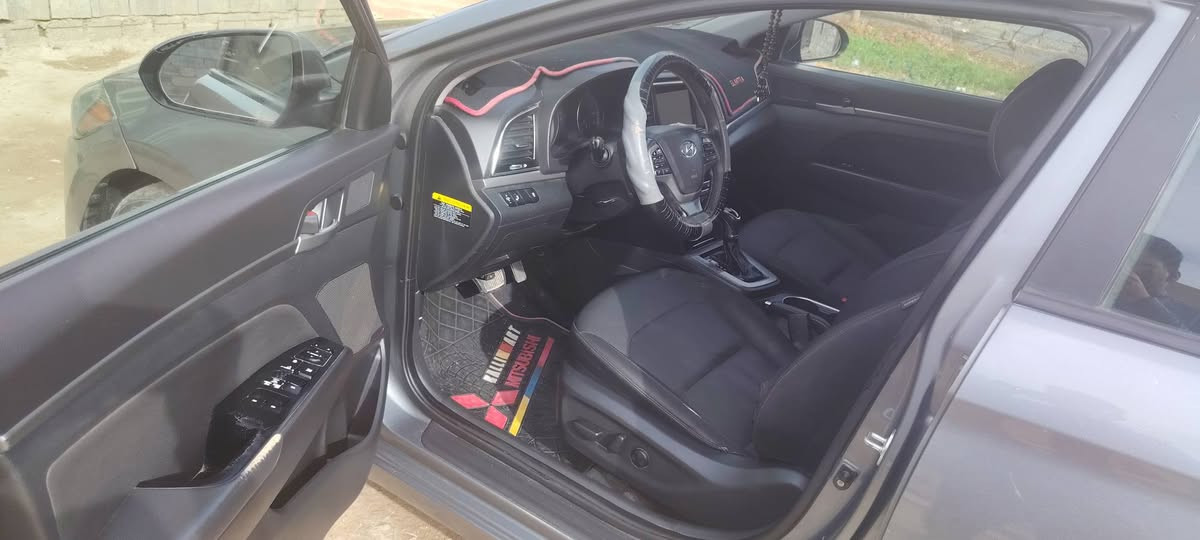 السلام عليكم
النتر امريكي 17 فول مواصفات عده البصمه

تحكمات ستيرن كامره دواره مري شفط كير ومحرك مكفولات 
السياره بأسمي تحويل ثاني يوم
السعر 135 بيها مجال قليل 

***********
