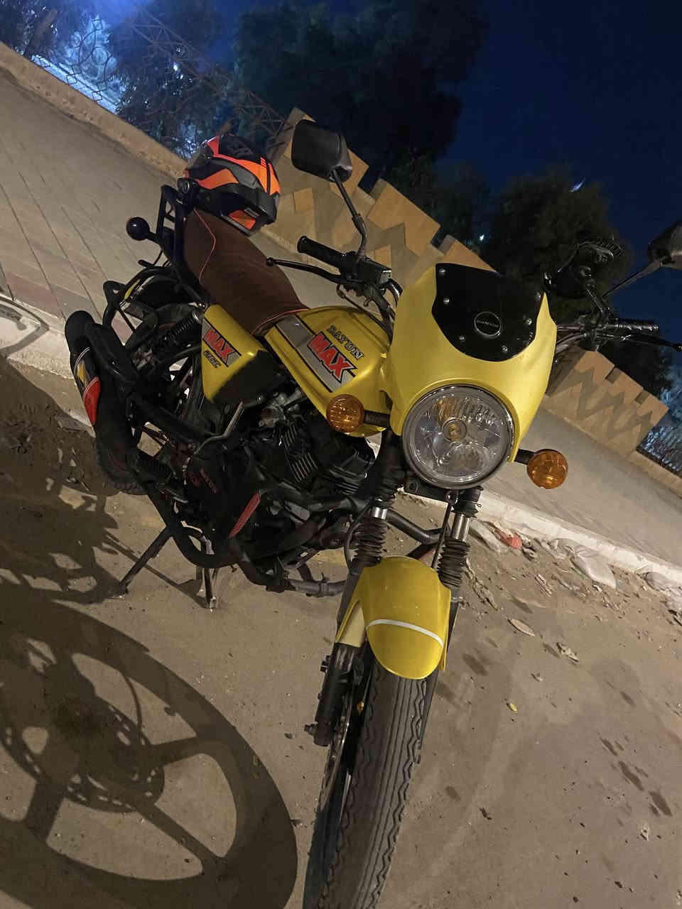 سلام عليكم دراجه للبيع دايون نفخ ماكس مكينه 175 مديل 2022 طالعه ل 23 دراجه برغي ما ناقصها السعر 1700 
مرقمه واسط العزيزيه  راعيها يريد مداور 
عنوان الدراجه نجف رقم ***********
