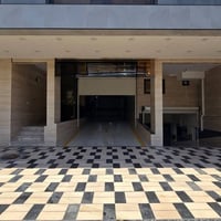 للبيع  من يرغب بالإستثمار   شقة أرضية حالة السند مستقل الموقع في العرص...