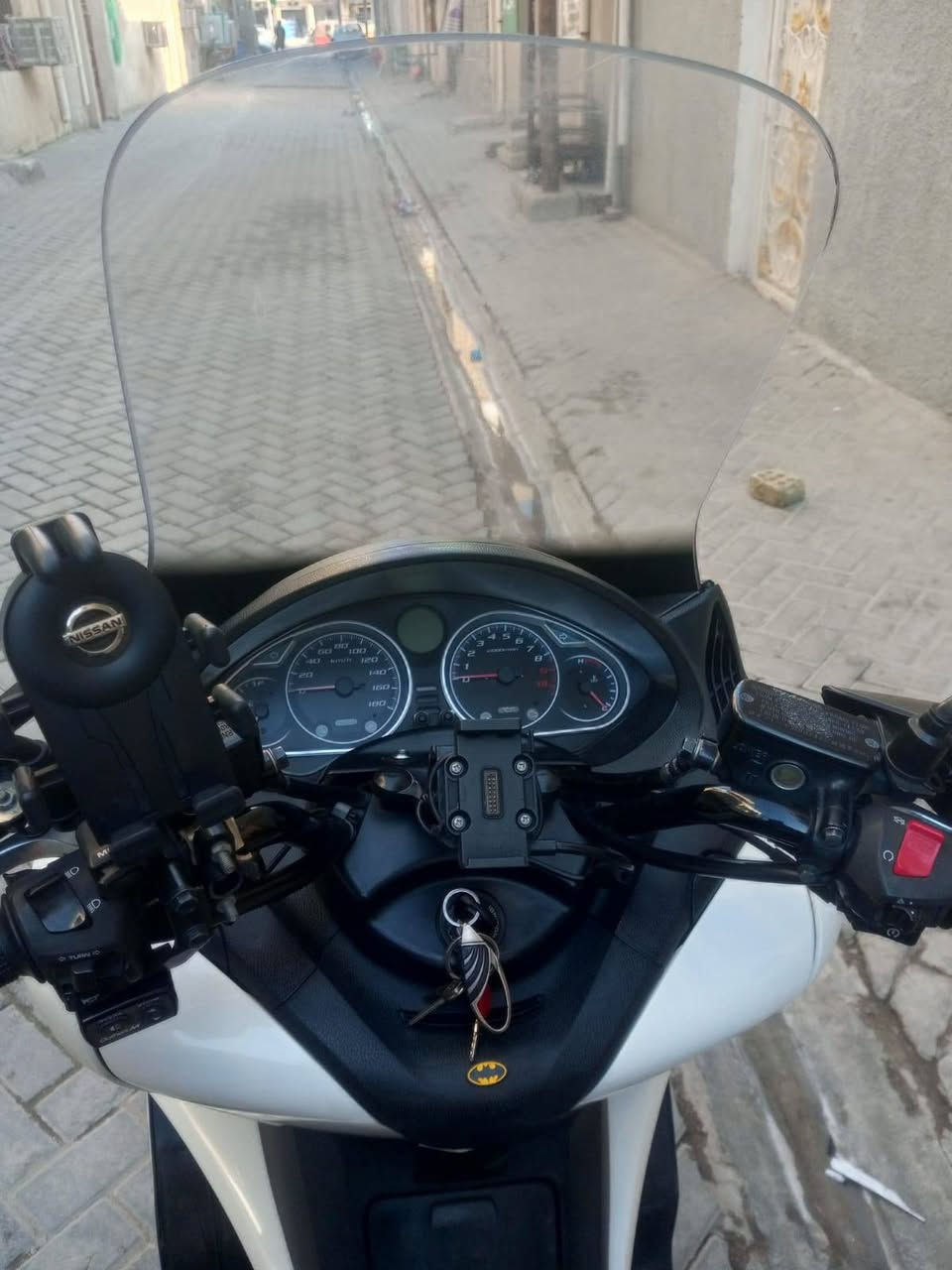 السلام عليكم دراجه سلفر ونج جي تي  جاهزة مكينه مكفوله كهربائيات كله شغاله مكينه 600 العنوان بغداد مدينة الصدر للاستفسار الاتصال على الرقم التالي ***********
