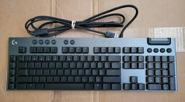 كيبورد ألعاب Logitech G815 الأصلي 🎮⌨️
كيبورد احترافي من سلسلة Logitech G للألعاب، يتميز بتصميم Low Profile نحيف وفخم مع إضاءة RGB كاملة قابلة للتخصيص. مناسب للألعاب والكتابة السريعة ويعطي استجابة دقيقة جدًا.
المميزات:
• مفاتيح ميكانيكية احترافية منخفضة الارتفاع
• إضاءة RGB قابلة للتخصيص عبر برنامج Logitech
• هيكل ألمنيوم قوي وفخم
• أزرار تحكم بالميديا والصوت
• منفذ USB إضافي في الكيبورد
• مناسب للاعبين ومحترفي الكمبيوتر
💰 السعر: 120,000 دينار عراقي
🚚 توصيل مجاني
الكيبورد نظيف وجاهز للاستخدام.


**إذا كنت صاحب هذا الإعلان وتريد حذفه لأي سبب، رجاءا أرسل رسالة إلى الدعم الفني**