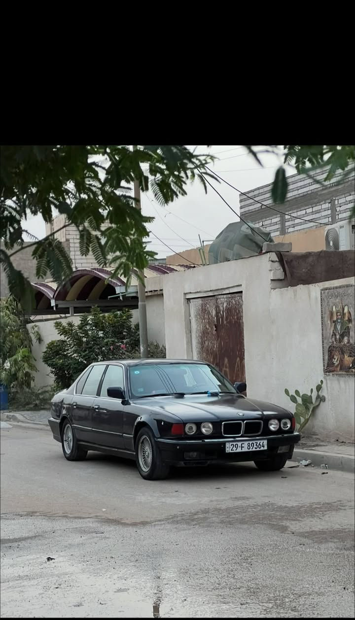 السلام عليكم
سيارة Bmw موديل 1992 سيارة محرك كير كفالة
التبريد ثلج الغرفة نضافة 100/100
حدادة جديدة سنتر لوك الكهربائيات كلها شغالة رقم دولي سنوية 29 تحويل ثاني يوم هزة جديدة
شاشة لمس تدعم ابل كار بلي + كاميرا خلفية 
السعر 47 قابل للتفاوض
العنوان بصرة قضاء المدينة 
تلفون ***********

