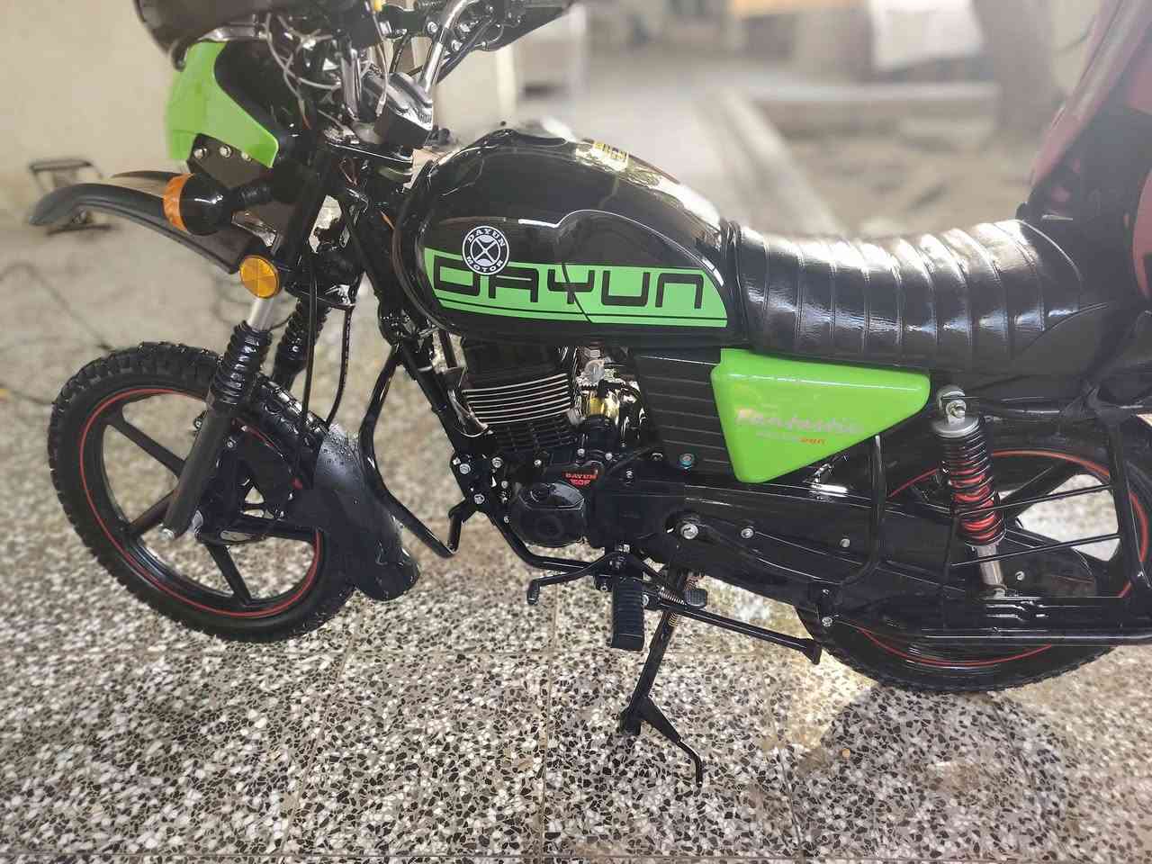 السلام عليكم شباب دارجه دايون للبيع موديل 2025 دراجه برغي مامفتوح بيهه ترايك وين متريد مرقم اربيل دراجه جديده السعر 2700 وبيها مجال للطيبين / العنوان بغداد / شارع المدارس / قرب اسواق فدوه (هاتف)  ***********
