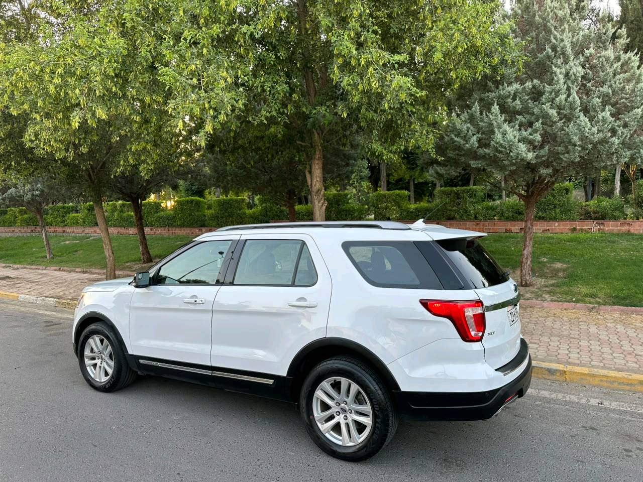 FORD EXPLORER XLT 2018
فۆرد ئێکسپلۆرەر ٢٠١٨
​وارد ئەمریکی  فول مواسفات 
٢ پارجة بوياغ جاملغ ودةرگاى سكن بى داخلى بى ارباك بيشى كةبسة
۲ قطعة صبغ جاملغ و باب سكن ، بدون دواخل بدون ایرباك بجم كبس
​محرك ٦ سلندر ـ بزوێنەر: ٦ پستۆن ٣٥٠٠ 
​۷ راكب ــ کورسی: ٧ سەرنشین.
​سیستەمی ساردکەرەوە: ٣ پارچە تەبرید
تبرید مركزي ۳ قطعة
شاشة گةورة
بسمة 
شغال
​کورسی شۆفێر: کارەبایی.
مقاعد كهربائي 
​گێڕ: شفتات لەسەر سوکان.
​هەموو شتێکی توندوتۆڵە و هیچ کەموکوڕییەکی نییە
السیارة جاهزة من كل نواحي ولانقص مابیها
كیر و محرك و تبرید و كهربائيات بشرط
(گێڕ، مەکینە و کارەباییات بەشەرت).
​المسافة المقطوعة ۹۷ مایل 
رقم و سنوی جدید
سعر 178 ورقە و مجال قلیل
1FM5K8D88JGA36585    ڕقم شاصی 
مكان السیارة اربیل .
*********** فایبر ـ واتساب
