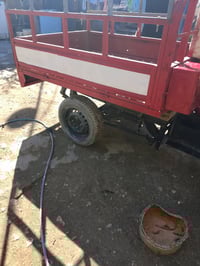 عندي تكتك للبيع بلون أحمر وفي حالة جيدة. مناسب للشغل أو للنقل. تم صيان...